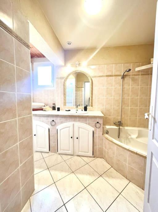 Appartement Proche Aeroport Marseille Marignane - Studio Confortable - Logement Ideal - Hebergement Tout Equipe Rognac Zewnętrze zdjęcie
